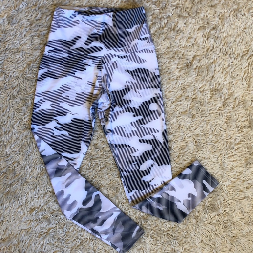 Onzie Flow camouflage high waist leggings
